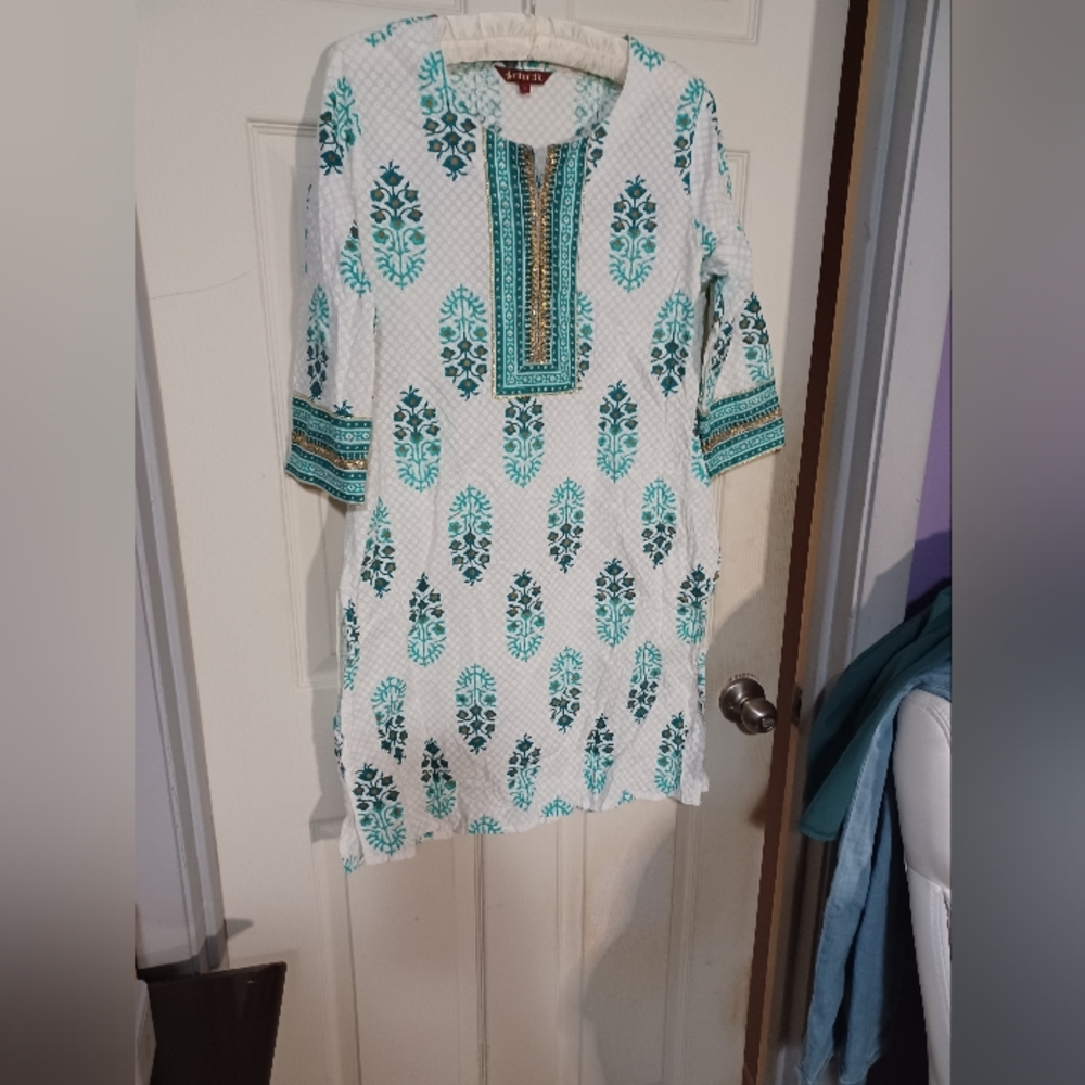 Chic Teal and White Patterned Tunic Top